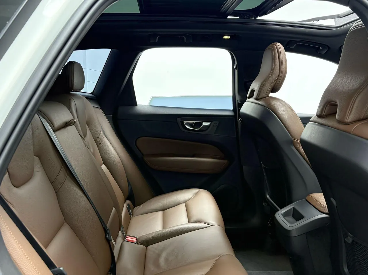 Volvo 2022 XC60 48V 2.0T B5 4-wheel drive Zhiyuan Deluxe Edition Automatic Gear 9