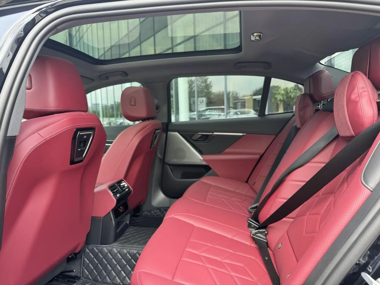 BMW 2025 i5 eDrive 35L M sports suit automatic gear 5