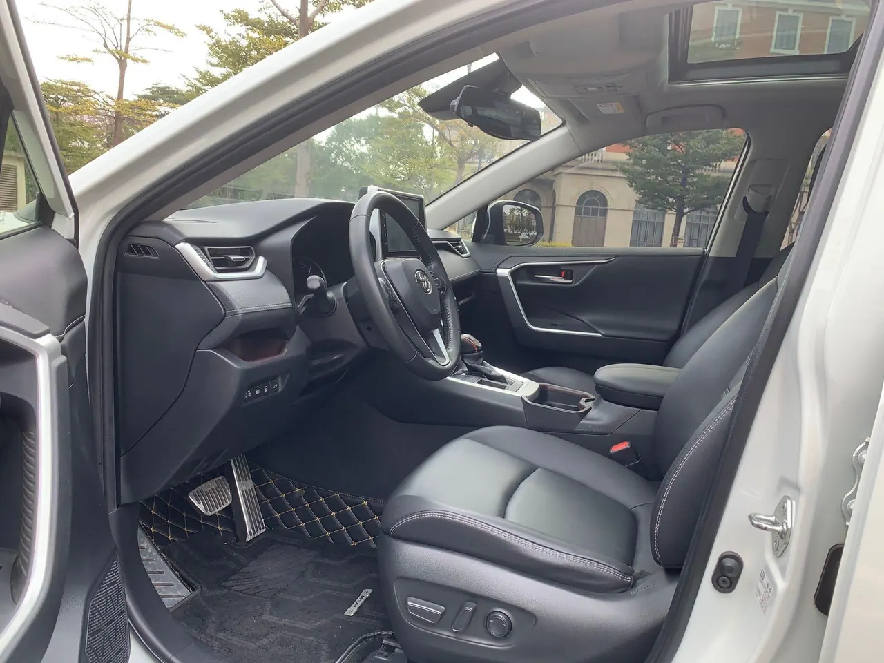 Toyota 2020 RAV4 Rongbo 2.0 Stepless Two-Drive Premium Edition Automatic Gear 4