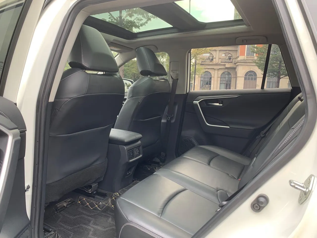 Toyota 2020 RAV4 Rongbo 2.0 Stepless Two-Drive Premium Edition Automatic Gear 5