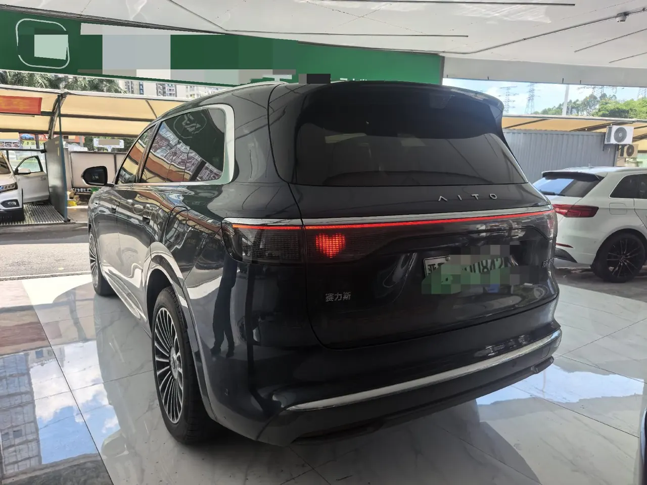 AITO 2025 AITO M8 Ultra 6-seat 4-wheel drive automatic gear 4