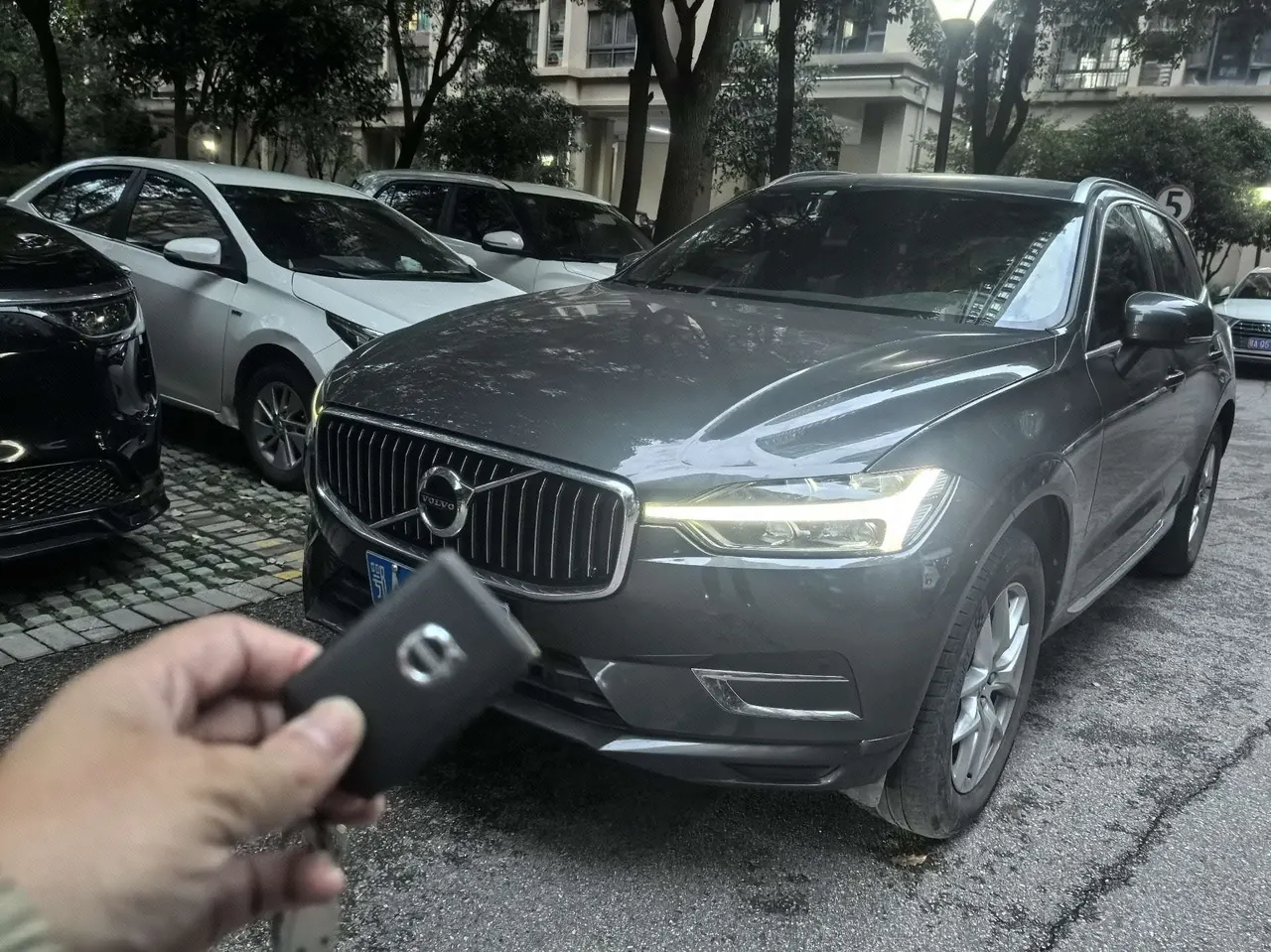 Volvo 2021 XC60 2.0T T5 4-wheel drive smart luxury automatic gear - View 1