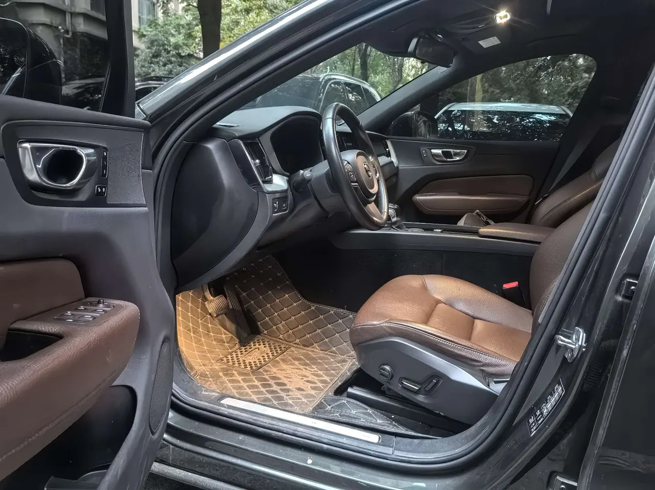 Volvo 2021 XC60 2.0T T5 4-wheel drive smart luxury automatic gear 2