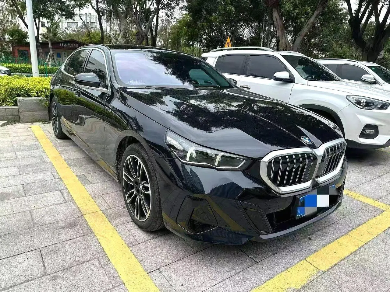 BMW 5 Series 2025 530Li 48V 2.0T Leading M Sports Suit Automatic Gear 3