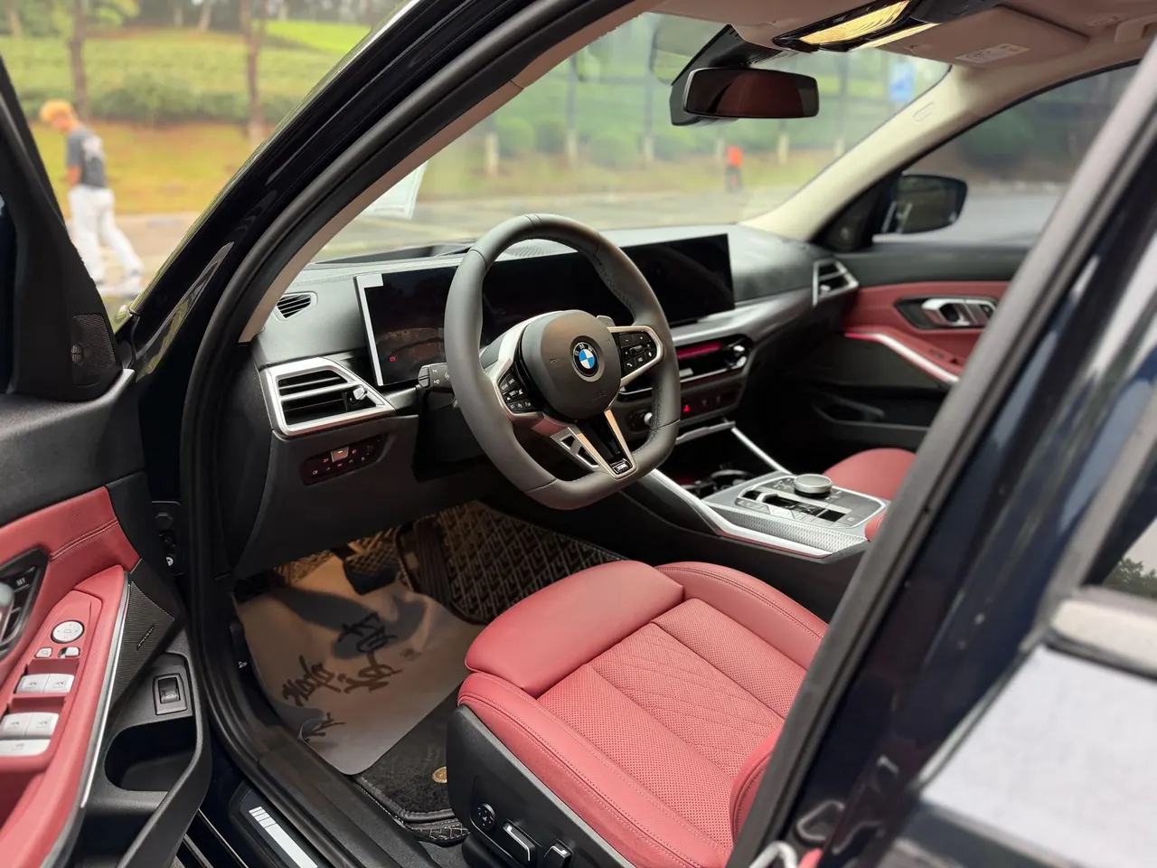 BMW 3 Series 2026 330Li 2.0T M Sports Obsidian Night Suit Automatic Gear 4
