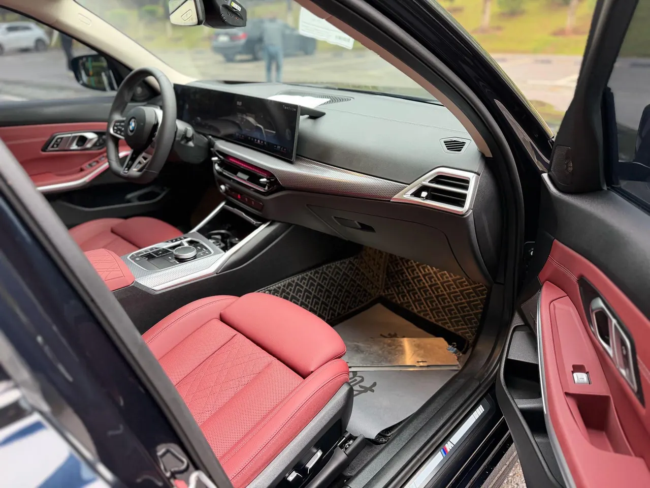 BMW 3 Series 2026 330Li 2.0T M Sports Obsidian Night Suit Automatic Gear 9