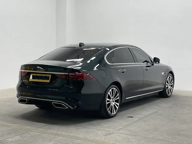 Jaguar 2021 XFL 2.0T P 12500.00g Drive Enjoy Deluxe Edition Automatic Gear 16