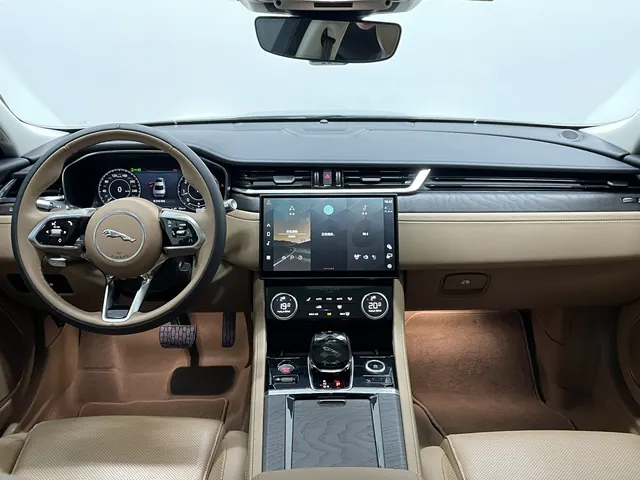 Jaguar 2021 XFL 2.0T P 12500.00g Drive Enjoy Deluxe Edition Automatic Gear 5
