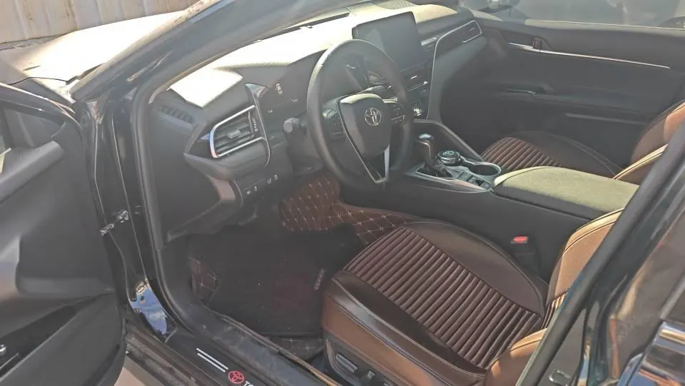 Toyota 2023 Camry Dual Engine 2.5HG Stepless Deluxe Automatic Gear 5