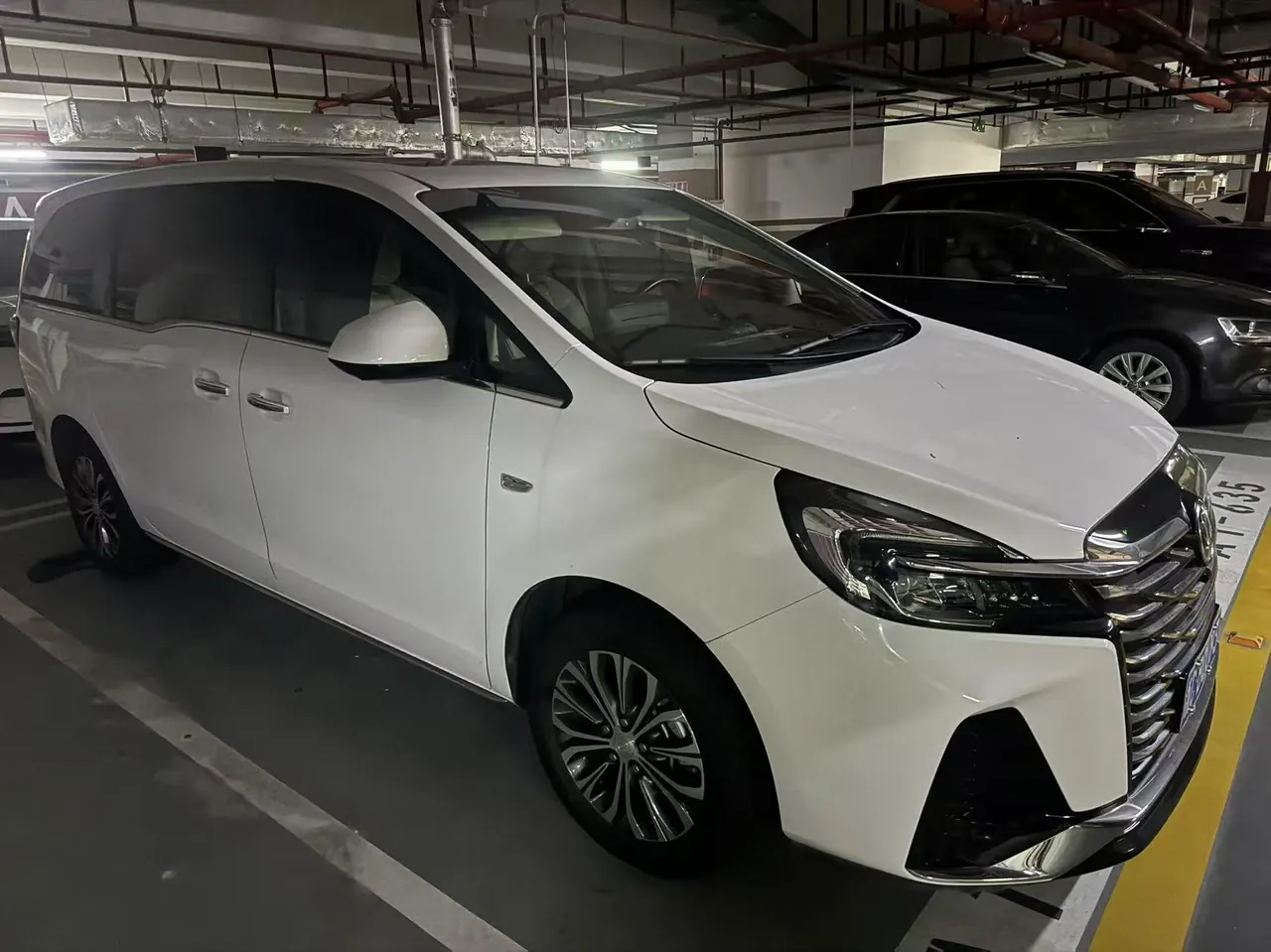 Buick 2023 GL8 Land Business Class 48V 2.0T 652T Luxury Automatic Gear 3