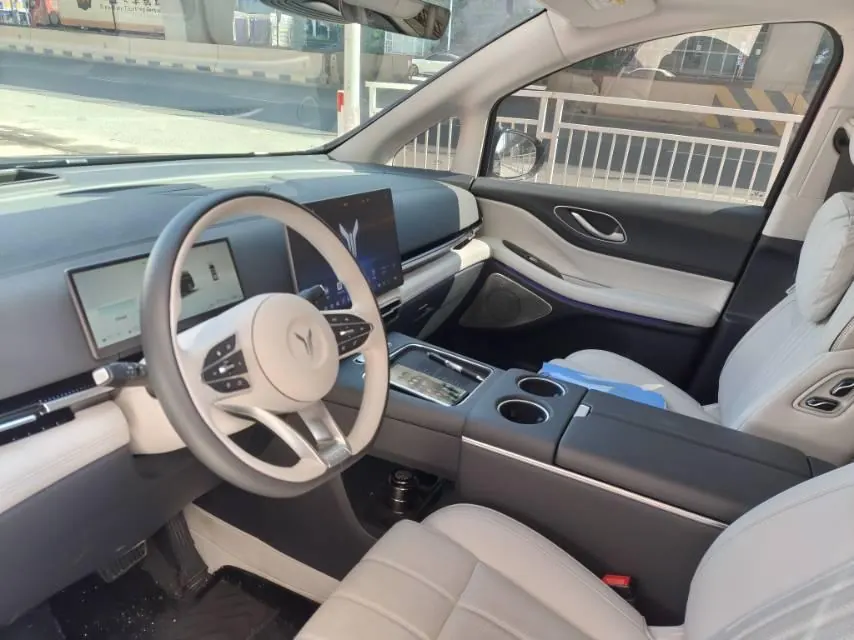 Voyah 2025 dreamers PHEV 1.5T four-wheel drive flagship dry Kun version automatic gear 3