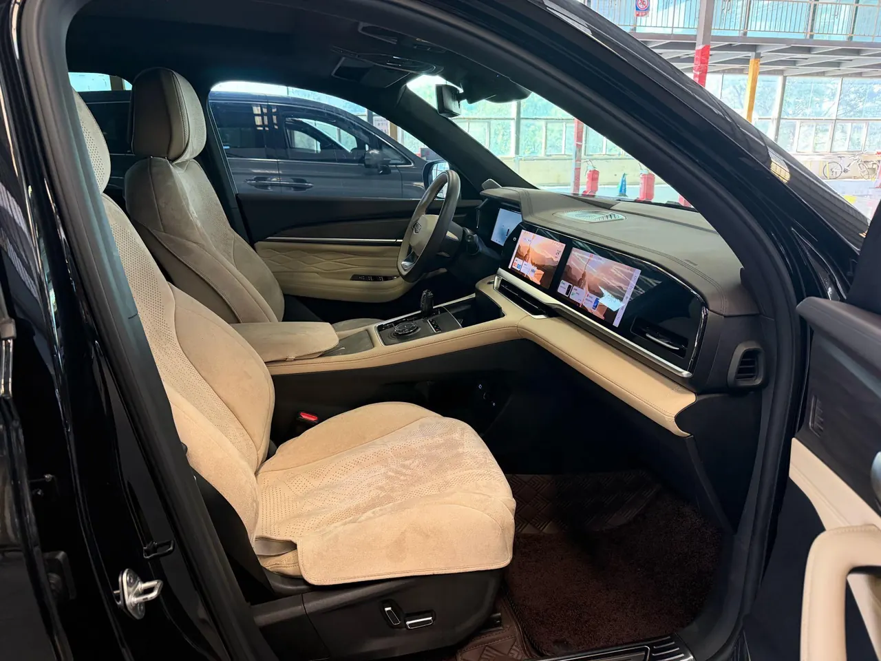Geely 2025 XingyueL (Monjaro) 2.0TD Oriental Obsidian 4WD full-moon version automatic gear 6