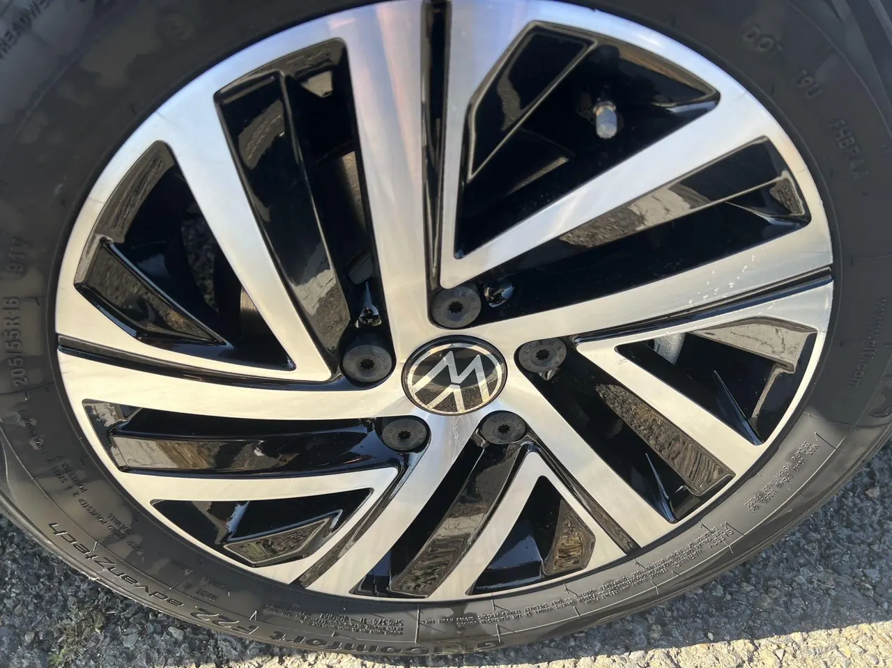 Volkswagen 2023 LaVida 1.5 Star 5 Million Edition Automatic Gear 9
