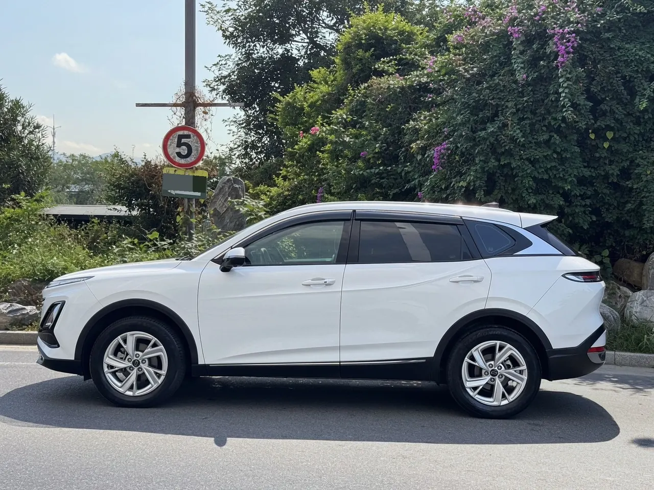 Bestune 2023 T90 1.5T Luxury Automatic Gear 3