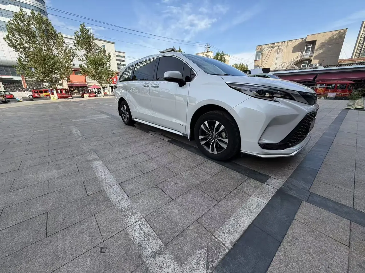 Toyota 2024 Grevia HYBRID 2.5 Stepless Deluxe Edition Automatic Transmission - View 1