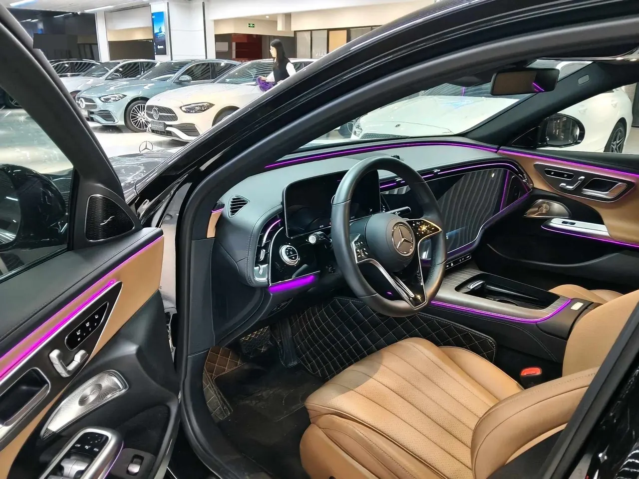 Открыть галерею: Mercedes Benz E Class 2024 E 300 L 48V 2.0T Luxury Automatic Gear