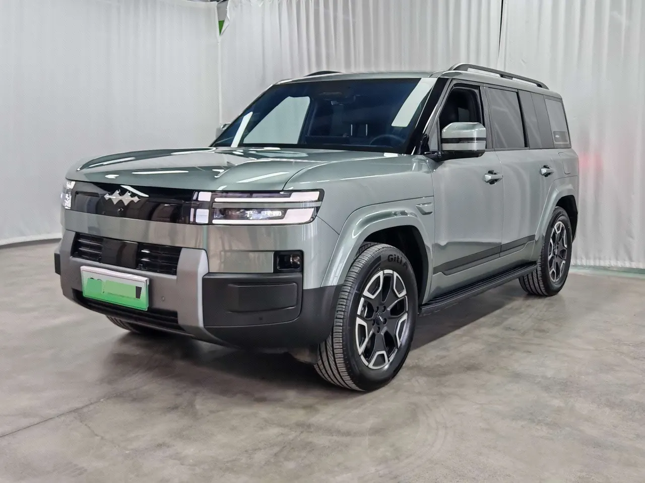 FangChengBao 2025 Titanium 7 1.5T Stepless 200KM Two-Drive Max Edition Automatic Gear - View 1