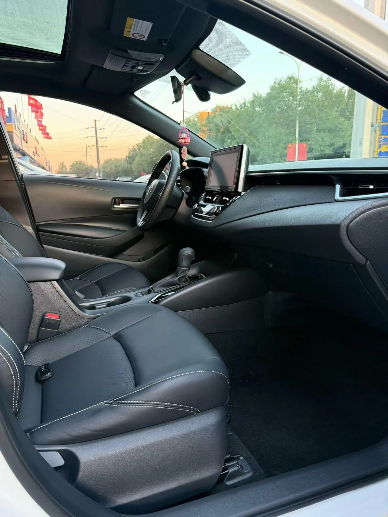 Toyota 2023 Lei Ling 1.2T Stepless 185T Deluxe Automatic Gear 4