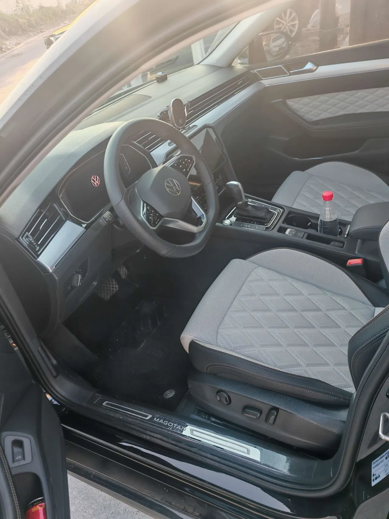 Volkswagen 2025 Magotan 2.0TSI 330TSI 2 million luxury automatic gear 6