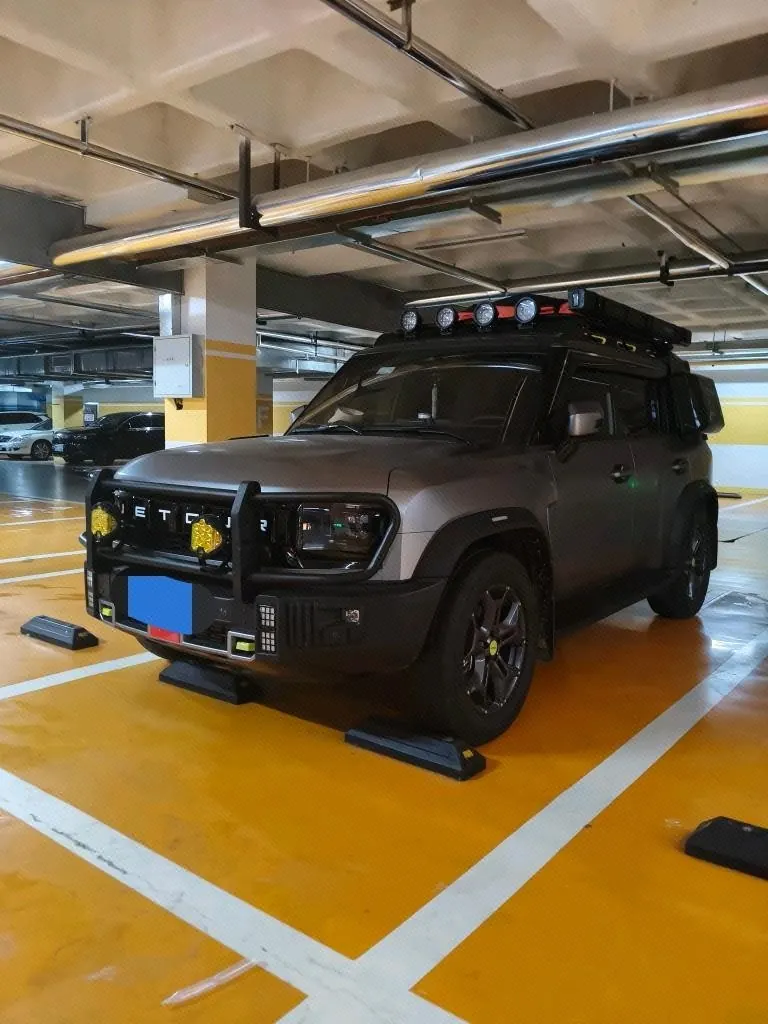 Jetour 2024 Traveler 2.0T Four-wheel Drive Through PRO Entertainment Edition Automatic Gear - View 1