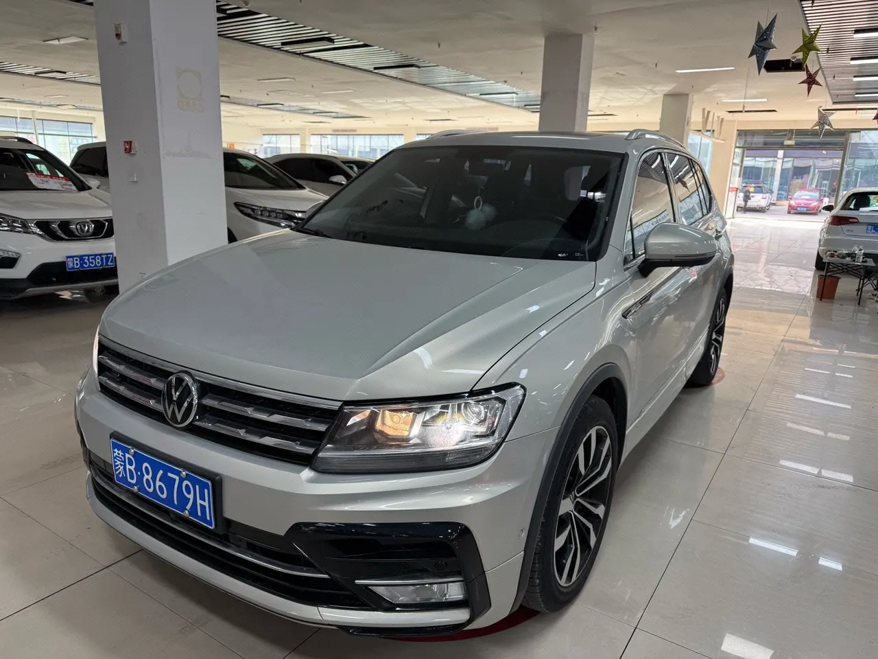 Volkswagen 2021 Tiguan L R-Line 2.0TSI 330TSI Two-Drive Overdrive Automatic Gear - View 1