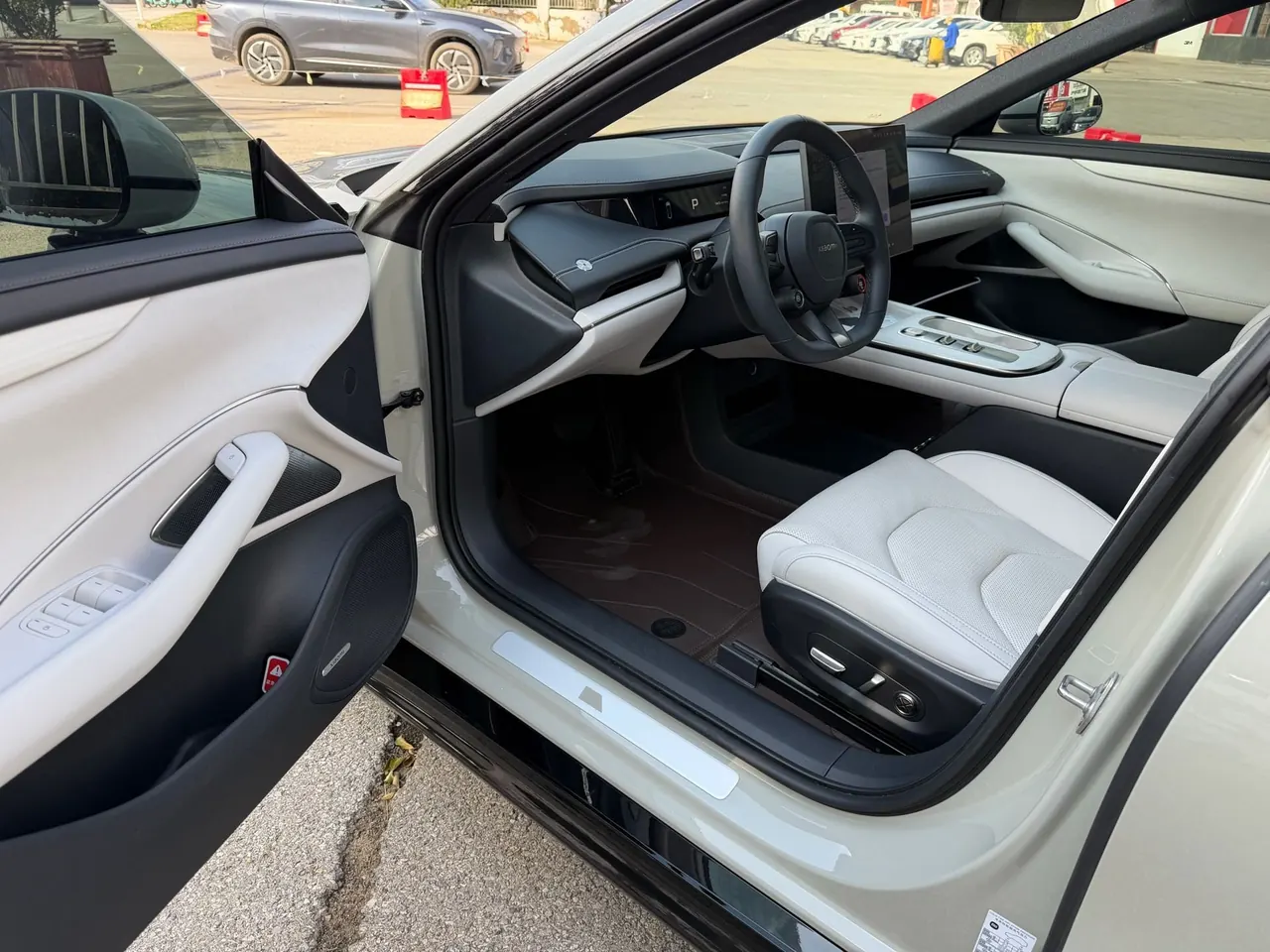 MI 2024 SU 7 700km Rear Drive Long Endurance Smart Driving Edition Automatic Gear 6