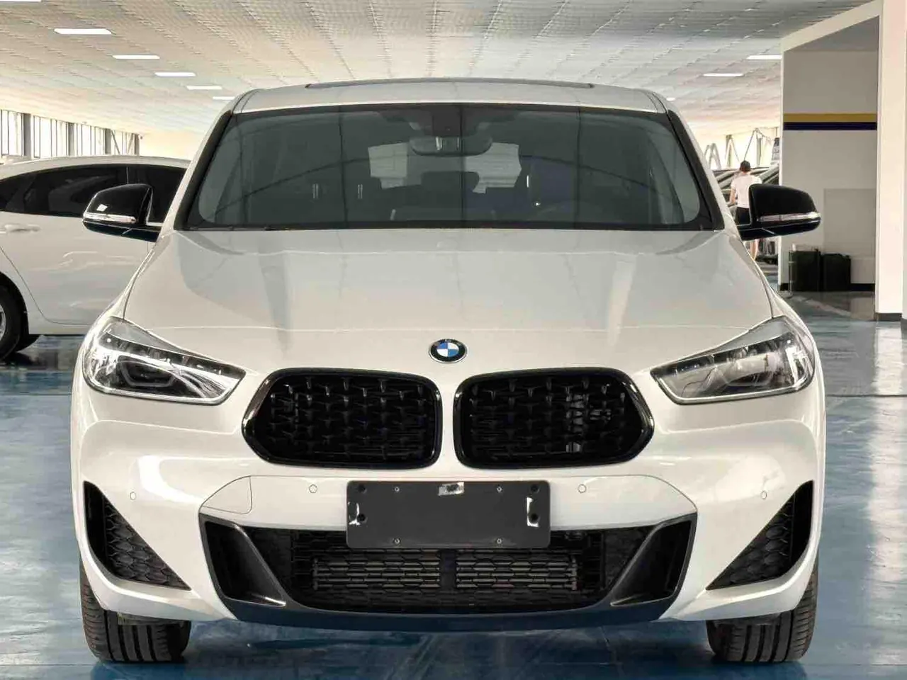 BMW 2023 X2 sDrive25i 2.0T M sports obsidian night version automatic gear 2