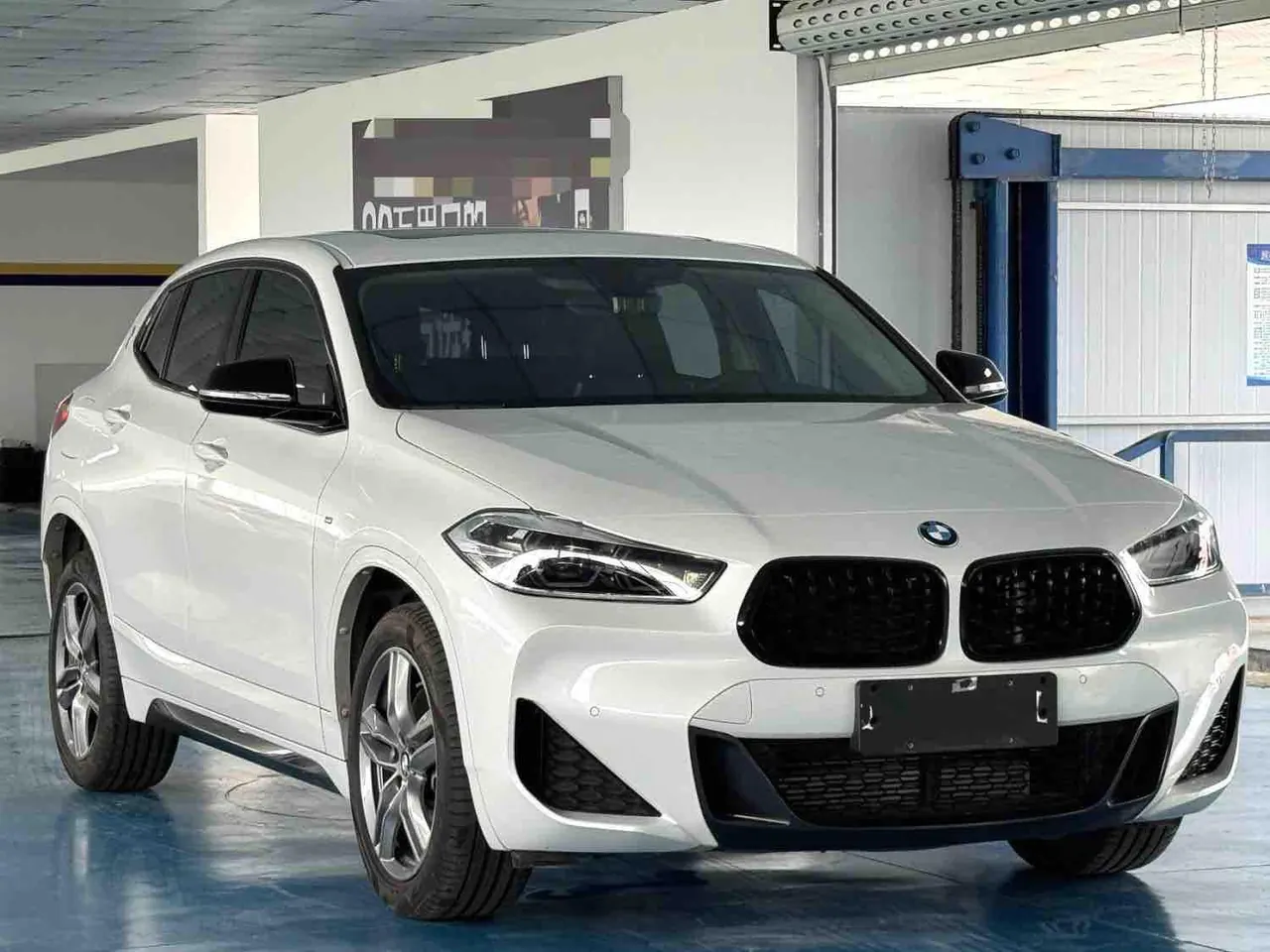 BMW 2023 X2 sDrive25i 2.0T M sports obsidian night version automatic gear 3