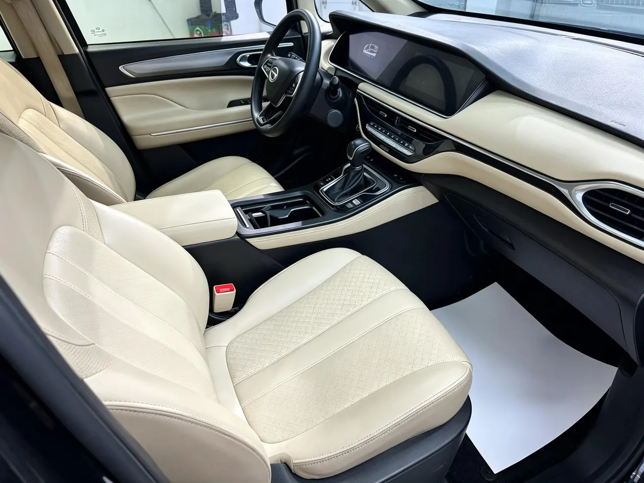 Chuanqi 2021 M6 1.5T 270T Deluxe Edition 7-seat Automatic Gear 7