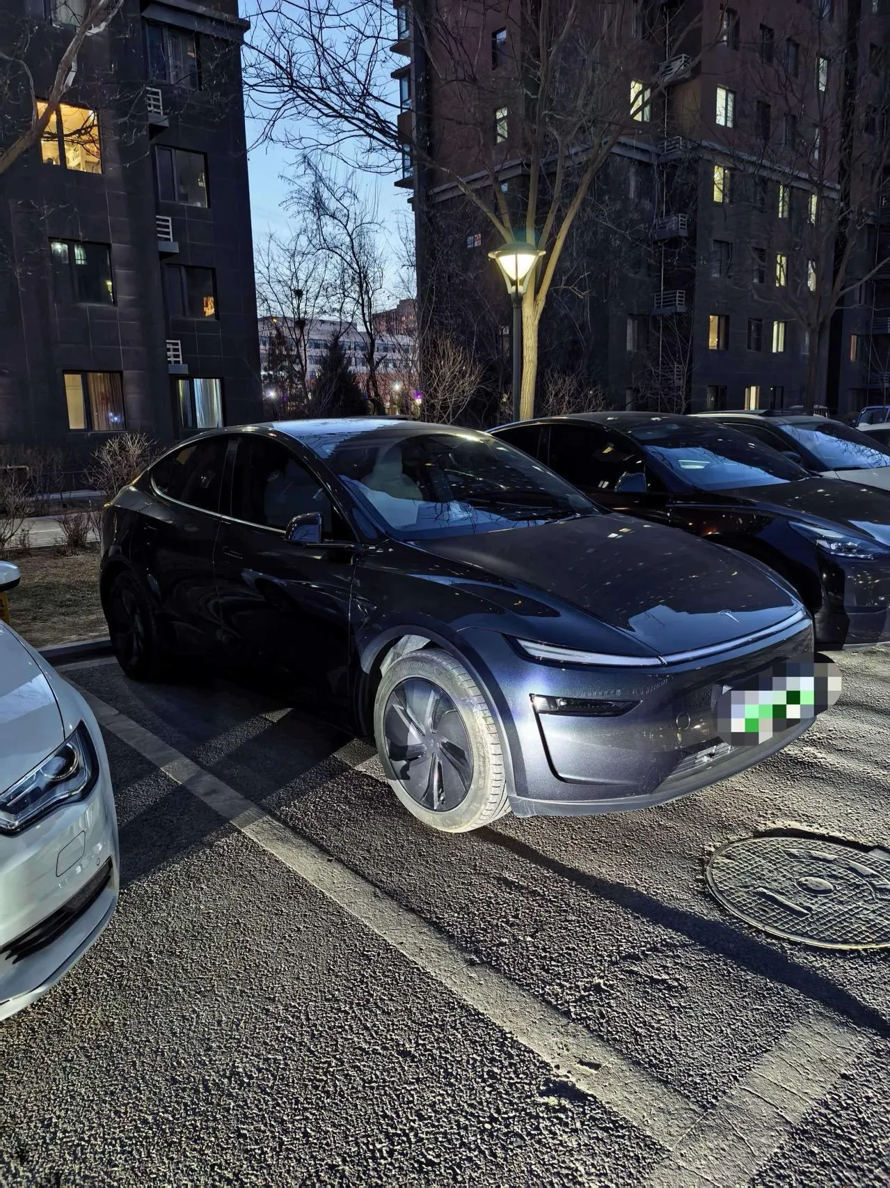 Tesla 2025 Model Y long endurance all-wheel drive version automatic transmission 4