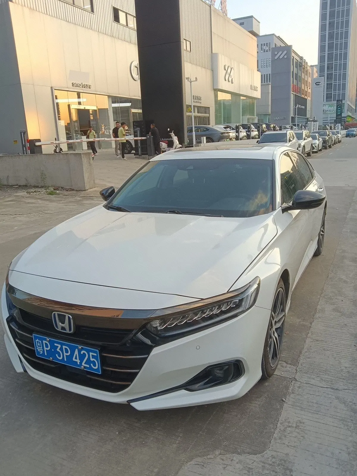 Open image lightbox: Honda 2022 10th Generation Accord Hybrid 2.0 Stepless Magic Night Reed Edition Automatic Gear