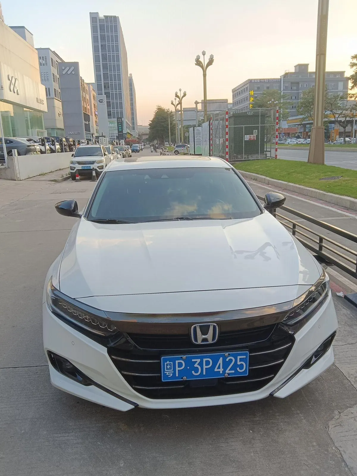 Honda 2022 10th Generation Accord Hybrid 2.0 Stepless Magic Night Reed Edition Automatic Gear 2