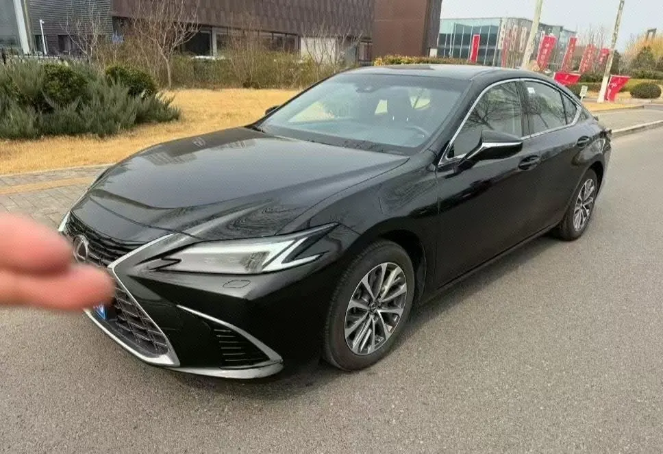 Lexus ES (Imported) 2022 ES300h 2.5 Stepless Premium Edition Automatic Gear - View 1