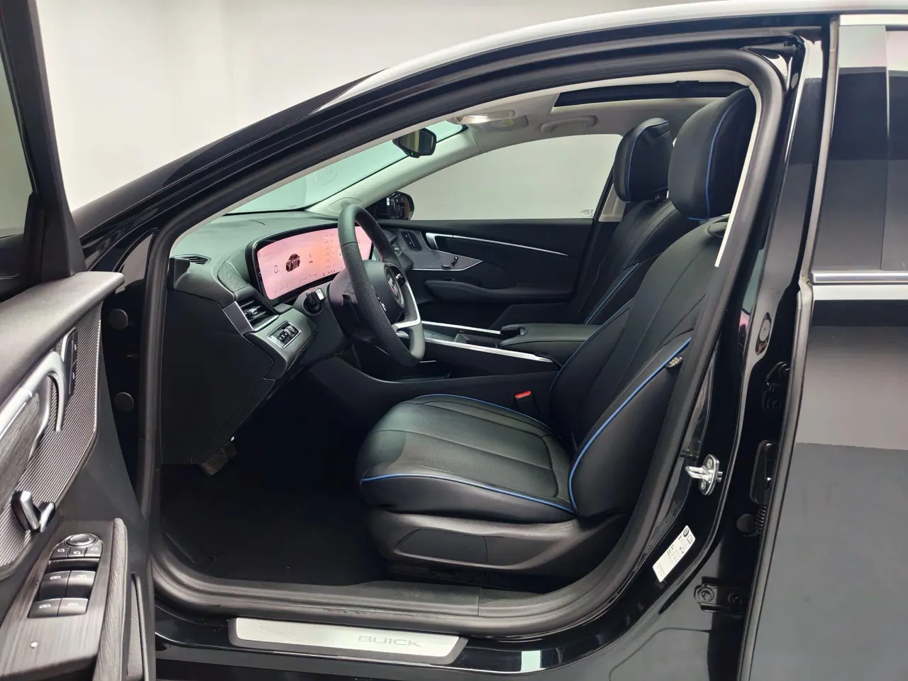 Buick 2025 LaCrosse 2.0T 28T Platinum Edition, automatic transmission 2