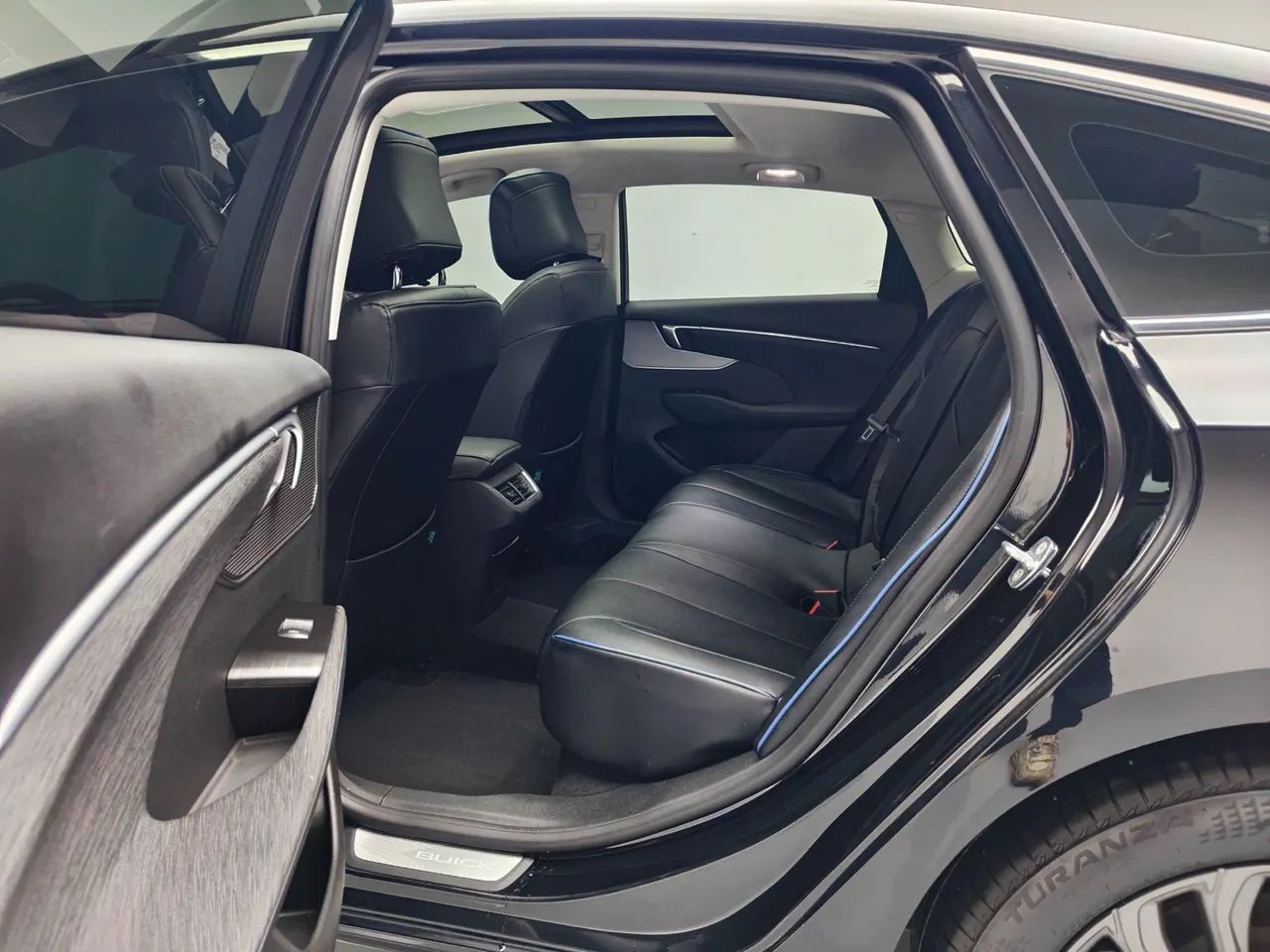 Buick 2025 LaCrosse 2.0T 28T Platinum Edition, automatic transmission 5