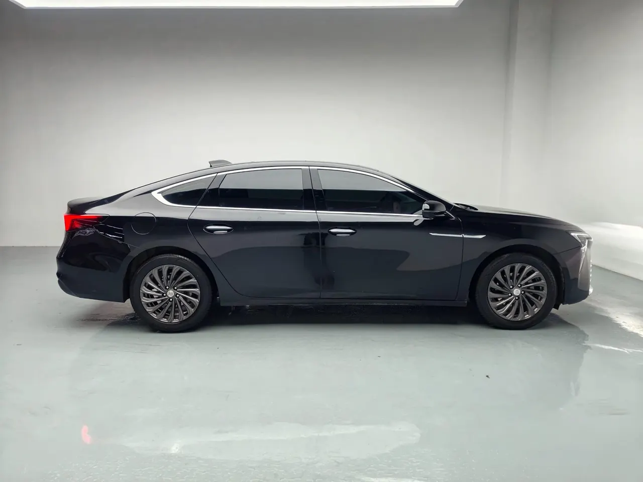 Buick 2025 LaCrosse 2.0T 28T Platinum Edition, automatic transmission 6