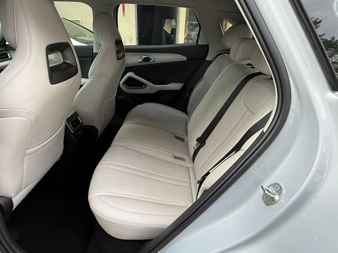 BYD 2025 Yuan UP 301KM Pilot Automatic Gear 4