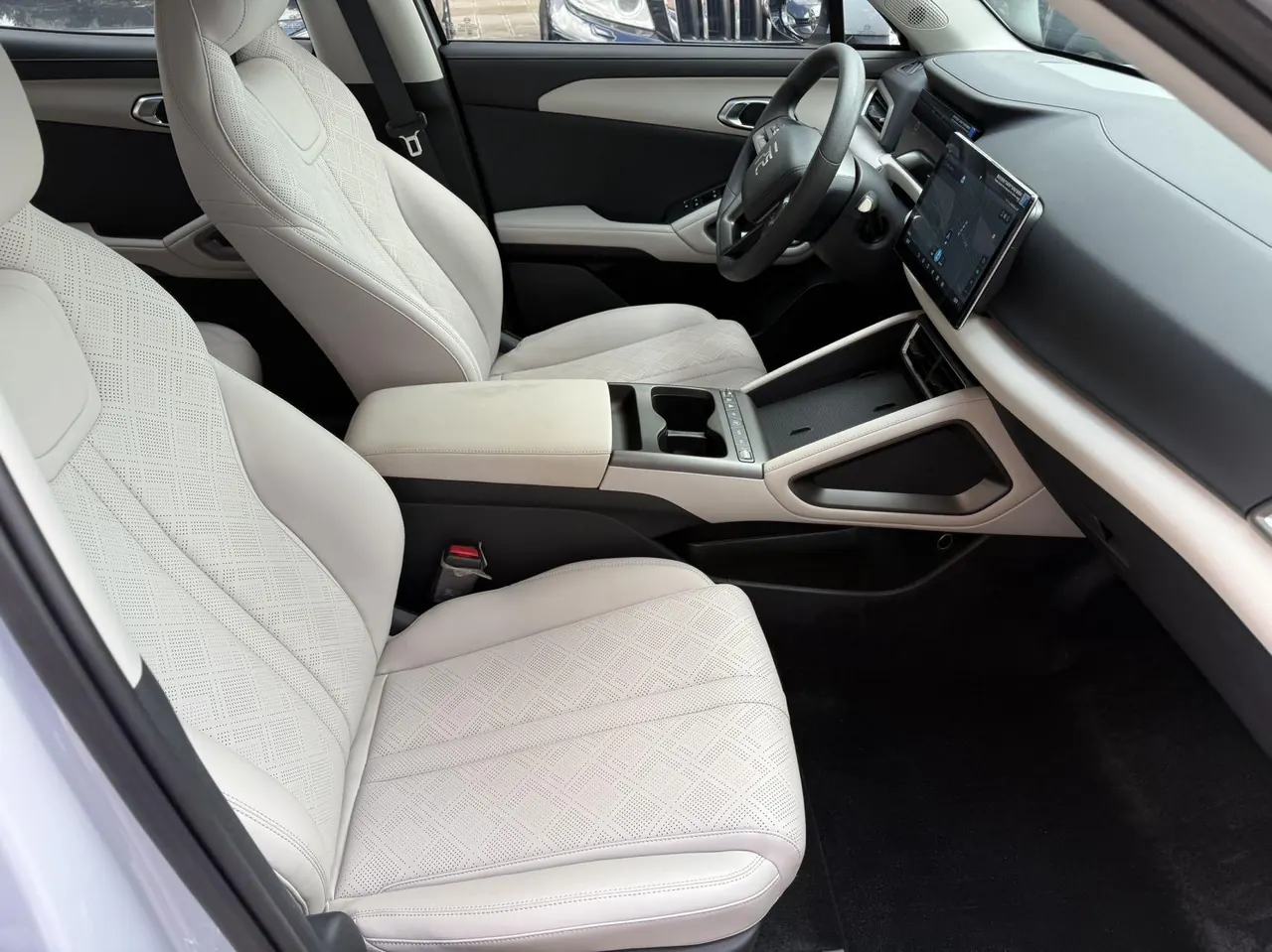 BYD 2025 Yuan UP 301KM Pilot Automatic Gear 5