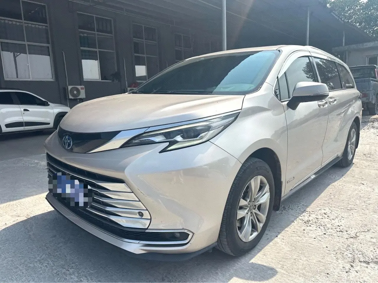 Toyota 2021 Sana 2.5 Stepless Platinum Edition Automatic Transmission - View 1