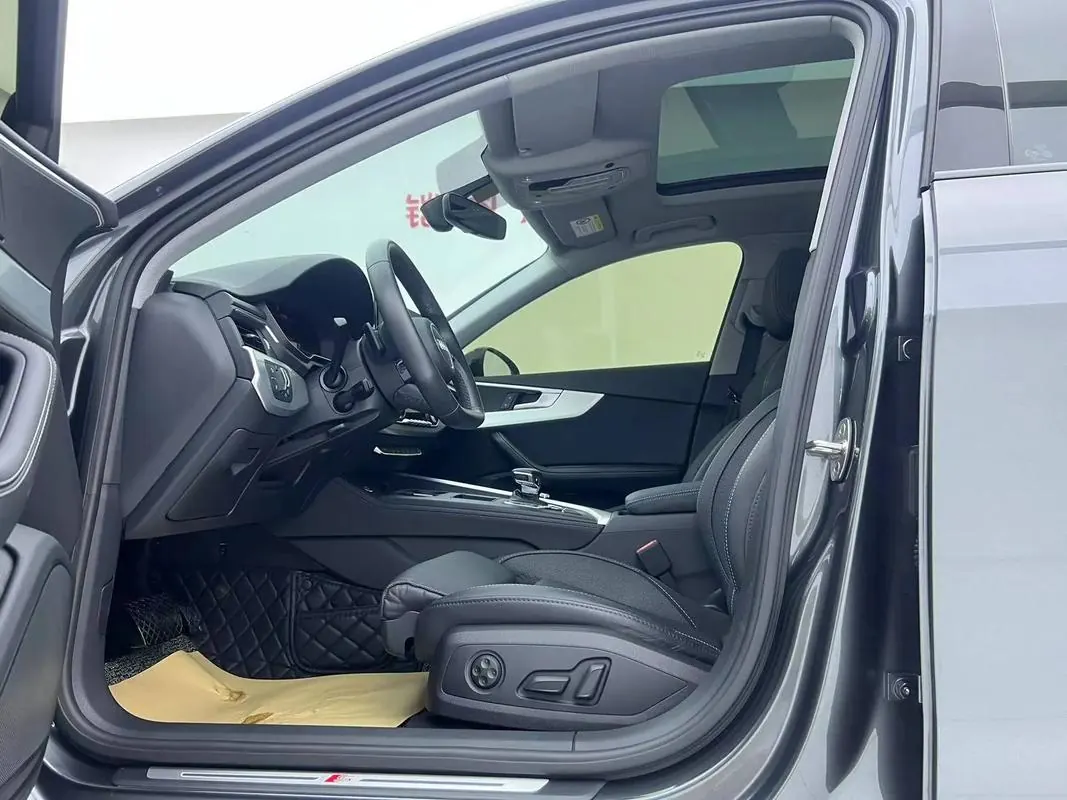Audi 2022 A4L 2.0TFSI 40TFSI Deluxe Dynamic Automatic 2