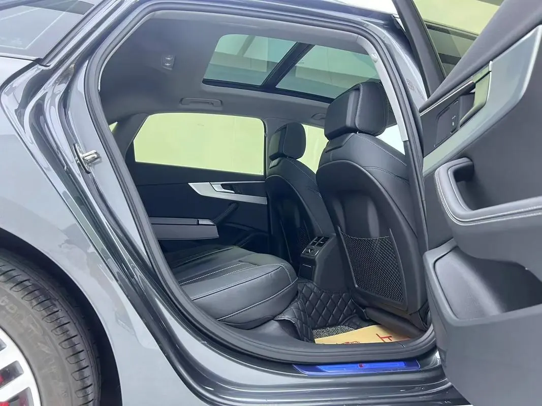 Audi 2022 A4L 2.0TFSI 40TFSI Deluxe Dynamic Automatic 3