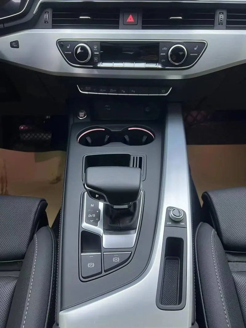 Audi 2022 A4L 2.0TFSI 40TFSI Deluxe Dynamic Automatic 5