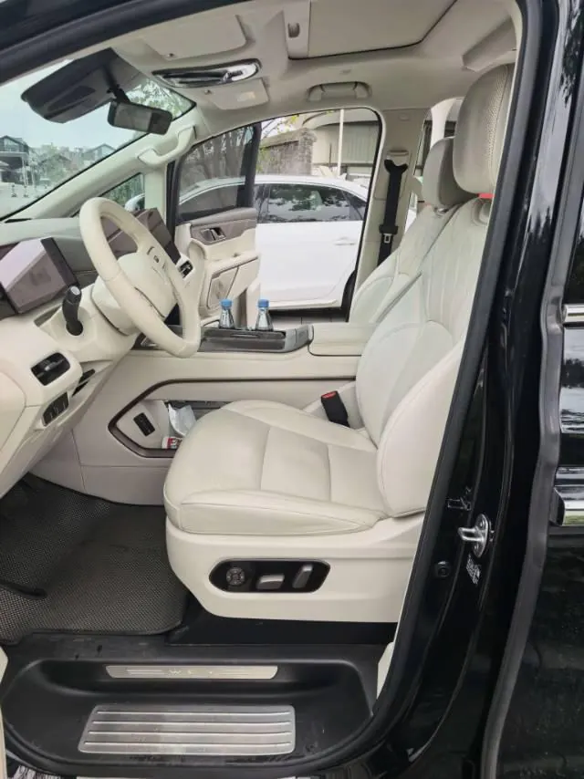 WEY 2025 high mountain 9 Hi4 1.5T four-wheel drive version automatic gear 3