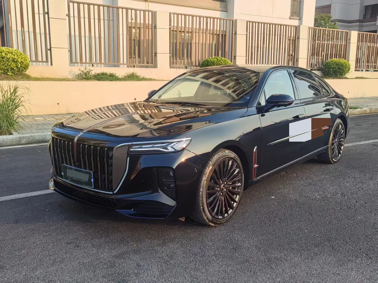 HongQi 2025 H9 48V 2.0T two-wheel drive flag smooth private fashion version 5 automatic gear - View 1
