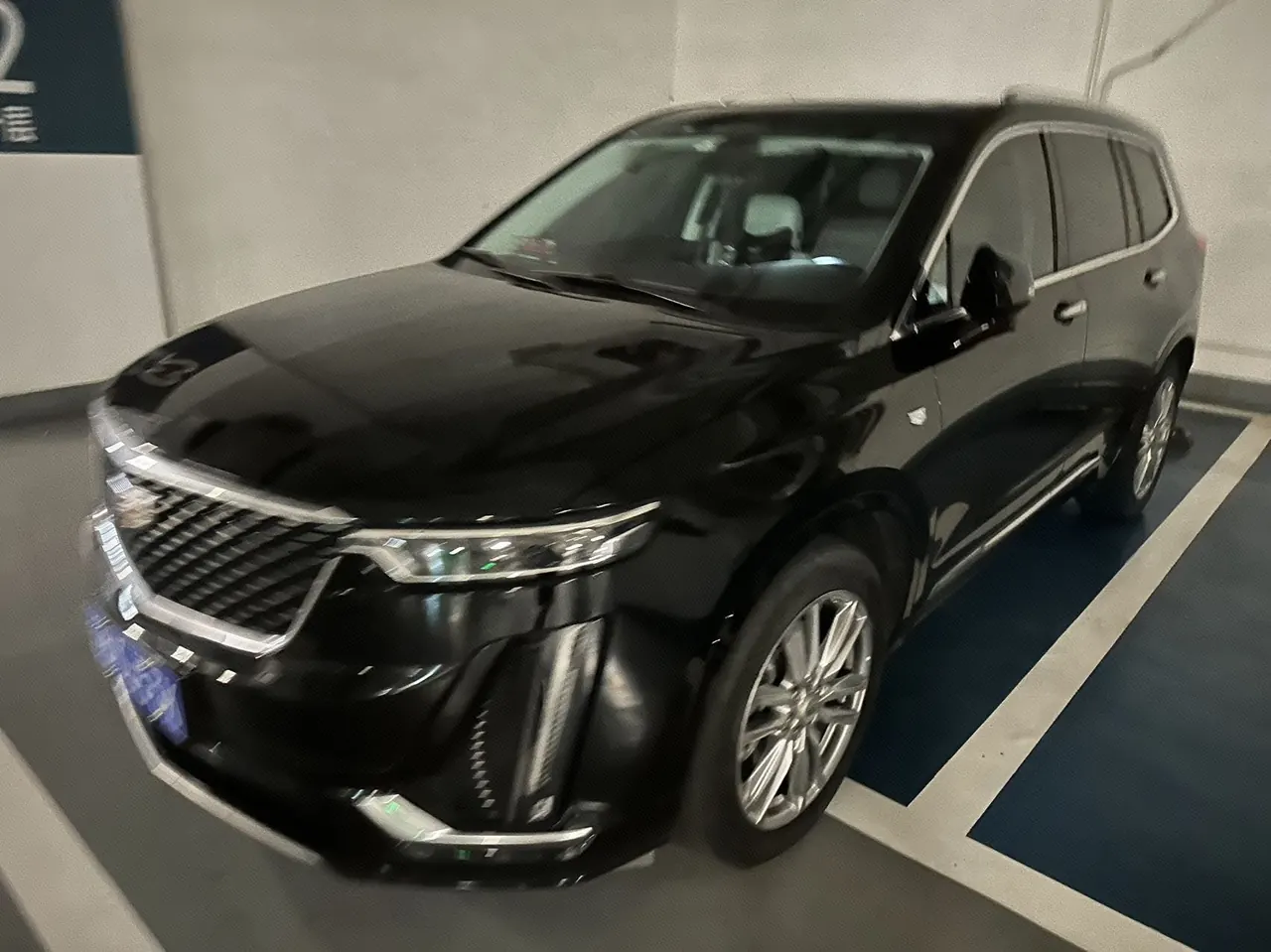 Cadillac 2022 XT6 48V 2.0T 6-seat two-wheel drive luxury automatic gear - View 1