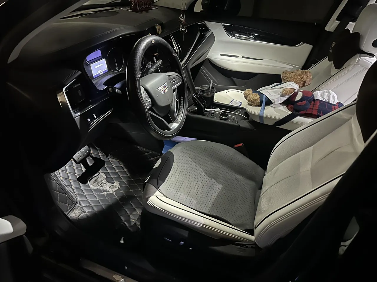 Cadillac 2022 XT6 48V 2.0T 6-seat two-wheel drive luxury automatic gear 2