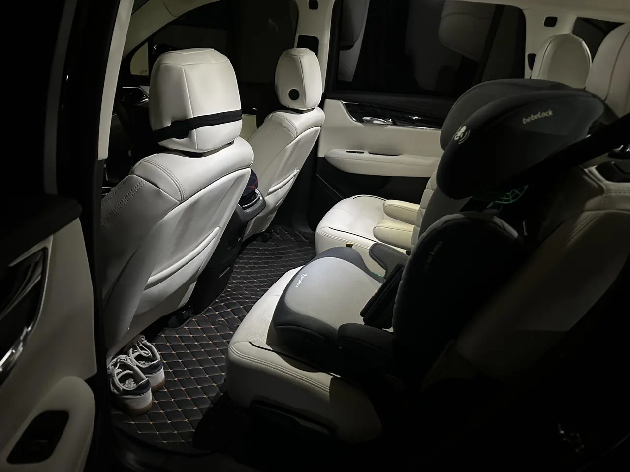 Cadillac 2022 XT6 48V 2.0T 6-seat two-wheel drive luxury automatic gear 3