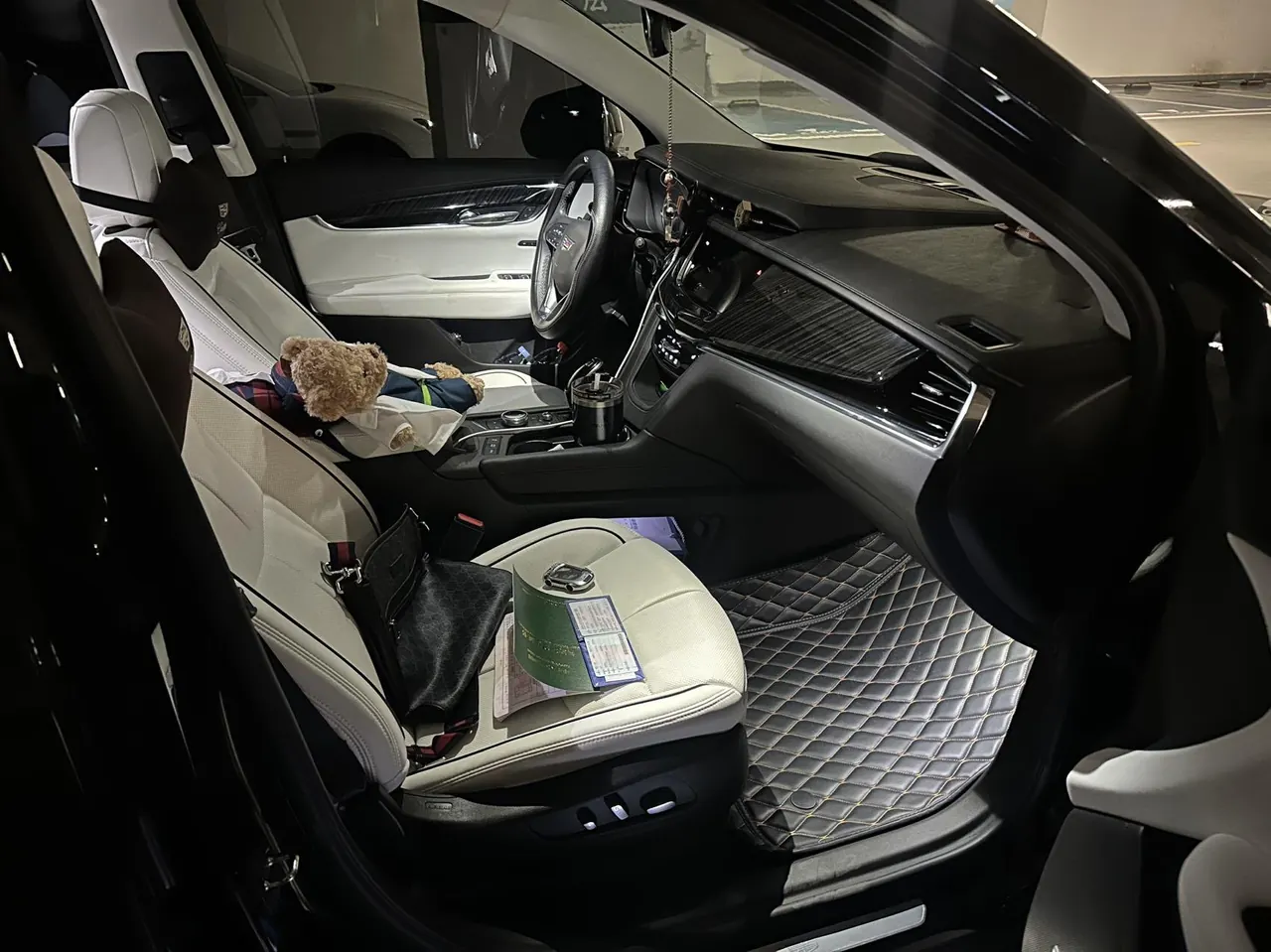 Cadillac 2022 XT6 48V 2.0T 6-seat two-wheel drive luxury automatic gear 4