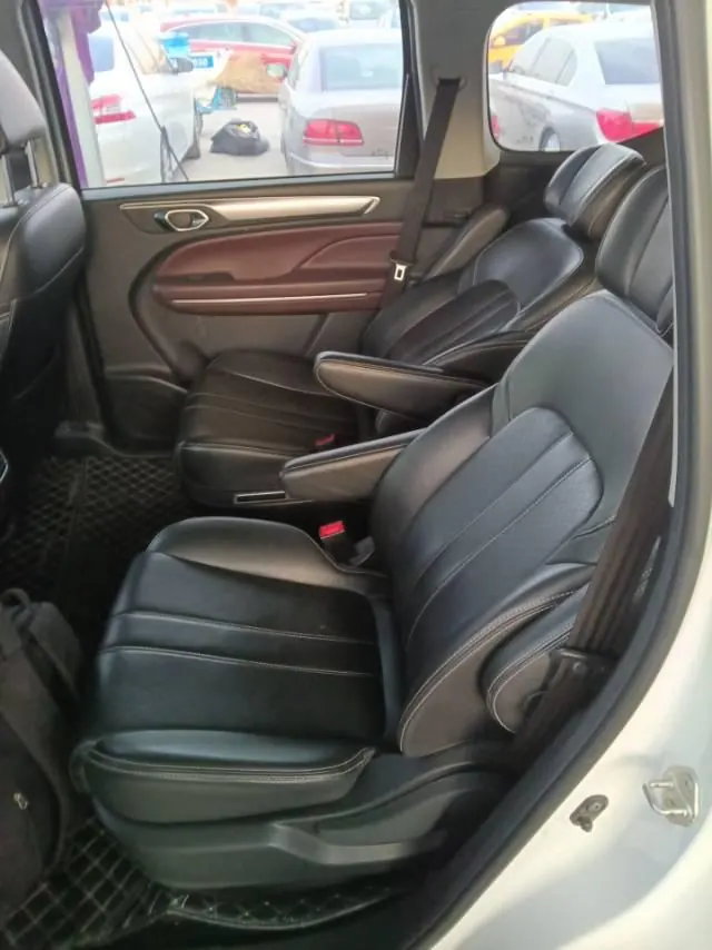 Chuanqi 2021 M6 1.5T 270T Deluxe Edition 7-seat Automatic Gear 7