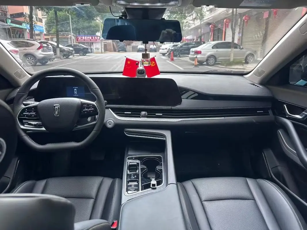 Bestune 2025 B70 1.5T Long Yao Edition Enjoy Customized Automatic Gear 5